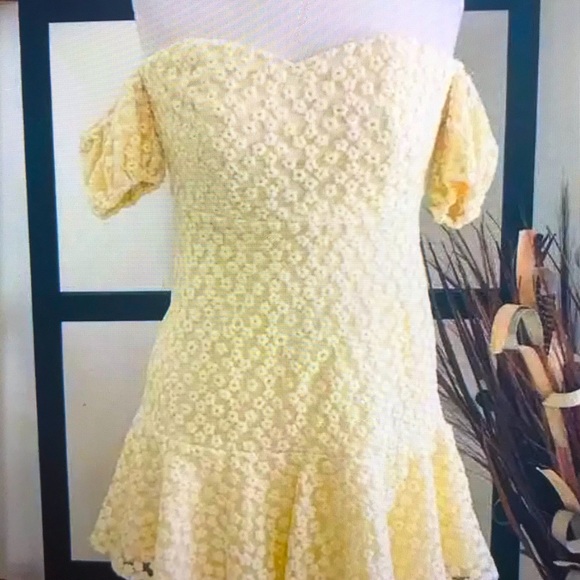 NWT AQUA Yellow Lace Overlay Off Shoulder Dress - Picture 2 of 3